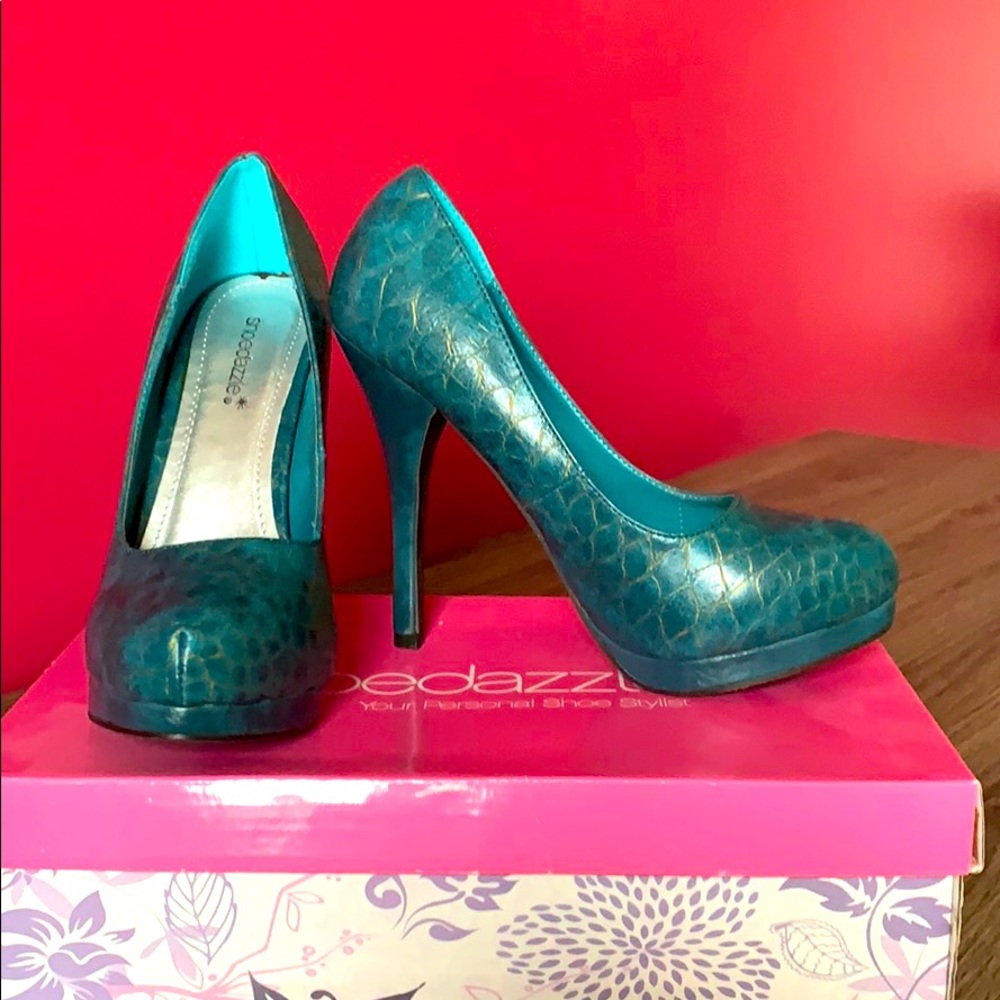 Turquoise shoedazzle pumps
